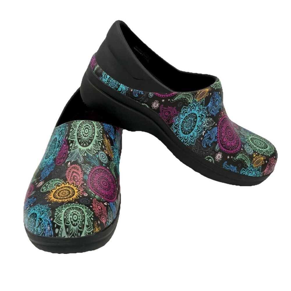 Crocs Neria Pro II Graphic Work Clogs Paisley Mandala Nurse Slip Resistant Sz 8